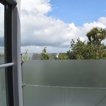 Luxurious Near The Sea