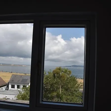 Apartment Luxurious Near The Sea